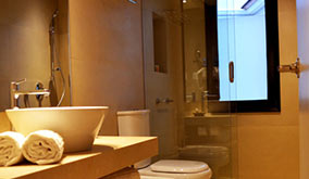 Cuenta con 5 confortables y exclusivas suites direccionadas tanto para el público corporativo como para el familiar, con todas las comodidades p