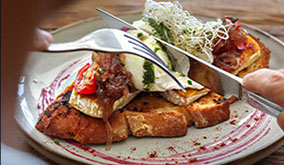 Delicias a la hora del Té en Cottage Carrasco Hotel & Suites.