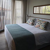 Paseos en bicicleta. Rambla de Montevideo. Hotel Cottage Puerto Buceo