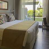 Paseos en bicicleta. Rambla de Montevideo. Hotel Cottage Puerto Buceo