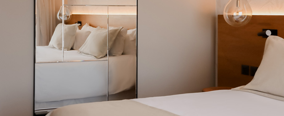 Habitación Superior de Hotel Cottage Carrasco con cama king size.