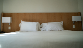 Cuenta con 5 confortables y exclusivas suites direccionadas tanto para el público corporativo como para el familiar, con todas las comodidades p