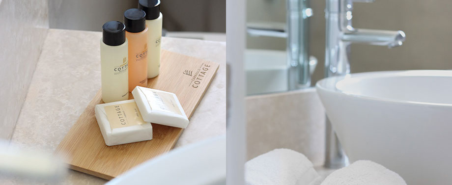 Baño con ducha y bañera.